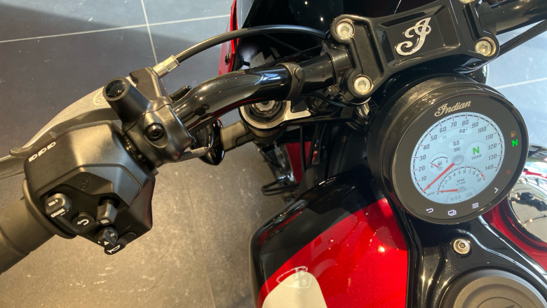 Indian Scout 101 Ltd+Tech Maroon w/graphics (25MY)